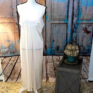 VASSARETTE long white slip, nightie, lingerie